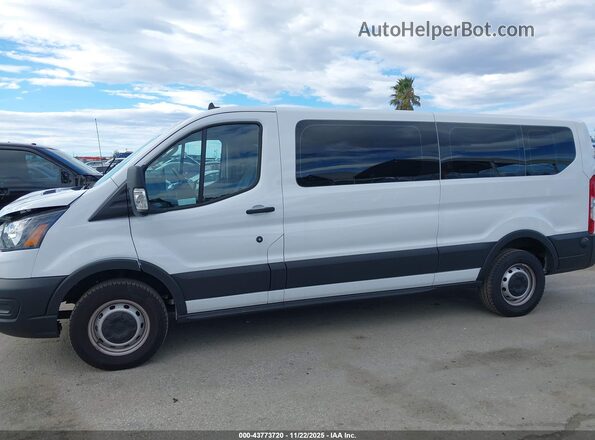 1FBAX2Y82RKA77819 2024 FORD PASSENGER White Widok wnętrza 360 stopni