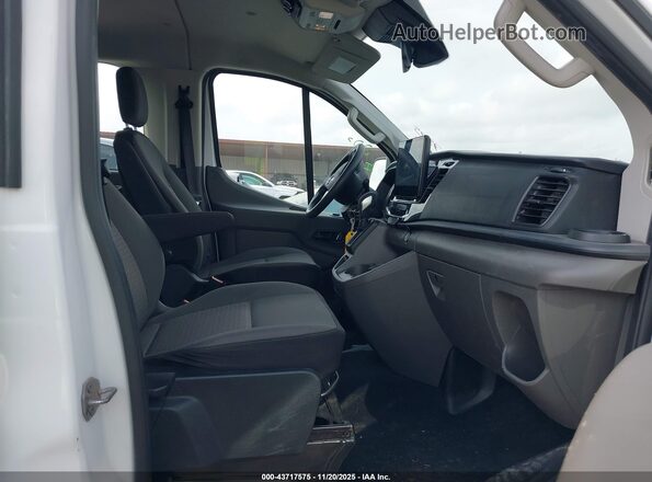 1FBAX2Y83PKB08203 2023 FORD PASSENGER White Widok wnętrza z przodu