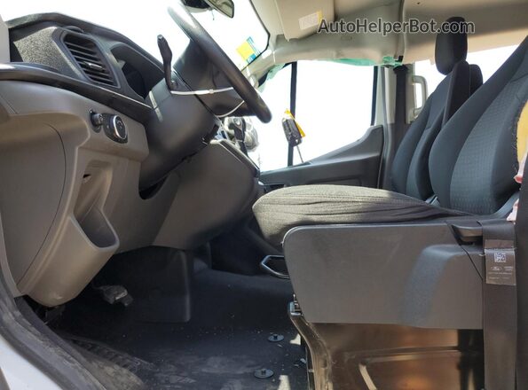 1FBAX2Y85LKB23277 2020 FORD PASSENGER Белый Вид салона спереди
