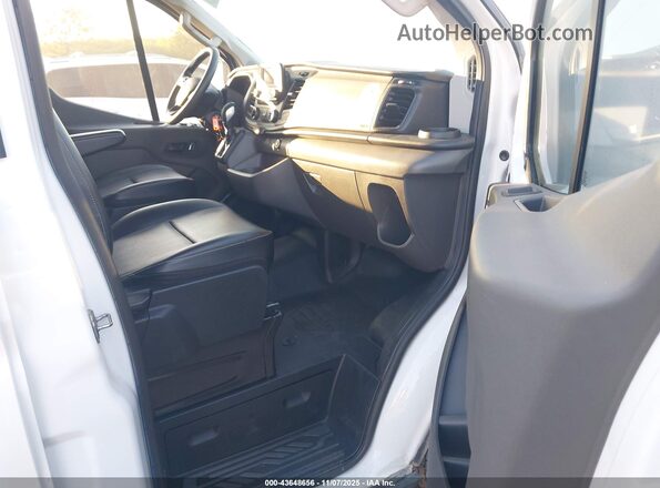 1FBAX2Y86NKA73864 2022 FORD PASSENGER White Vista interior delantera