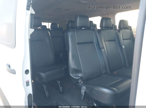 1FBAX2Y86NKA73864 2022 FORD PASSENGER White Vista de la etiqueta del VIN