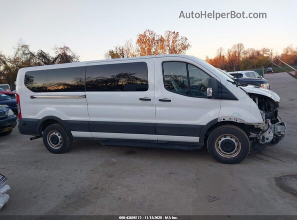 1FBAX2Y87LKB29971 2020 FORD PASSENGER Белый Вид задней части салона
