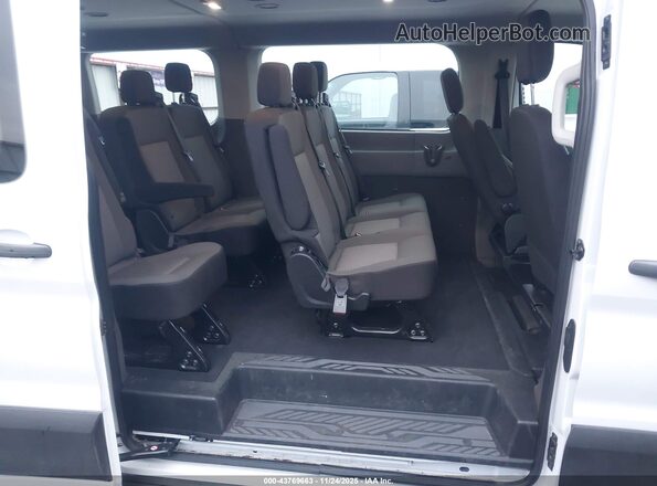 1FBAX2Y87RKA73765 2024 FORD PASSENGER White Widok naklejki z numerem VIN