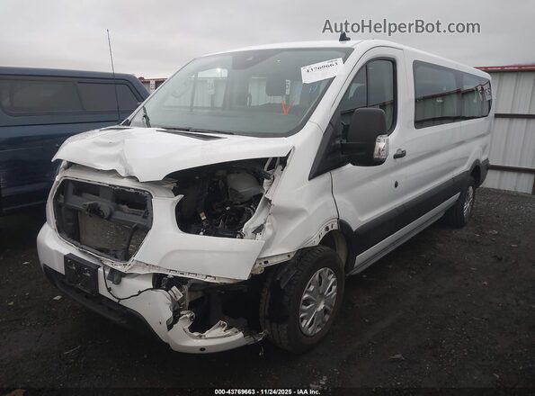 1FBAX2Y87RKA73765 2024 FORD PASSENGER White Przód lewy