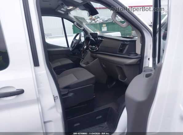 1FBAX2Y87RKA73765 2024 FORD PASSENGER White Widok wnętrza z przodu