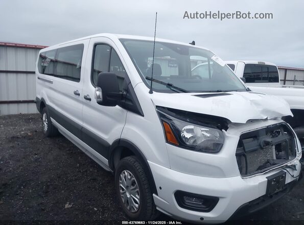 1FBAX2Y87RKA73765 2024 FORD PASSENGER White Widok wnętrza 360 stopni