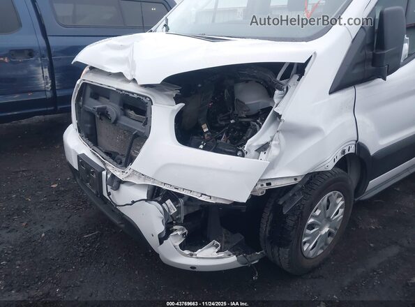 1FBAX2Y87RKA73765 2024 FORD PASSENGER White Widok z przodu