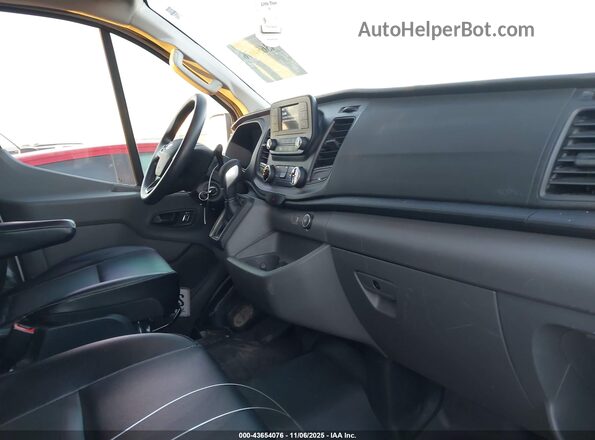 1FBAX2Y88NKA67211 2022 FORD PASSENGER White Vista interior delantera