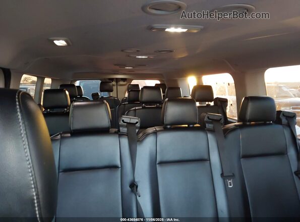 1FBAX2Y88NKA67211 2022 FORD PASSENGER White Vista de la etiqueta del VIN