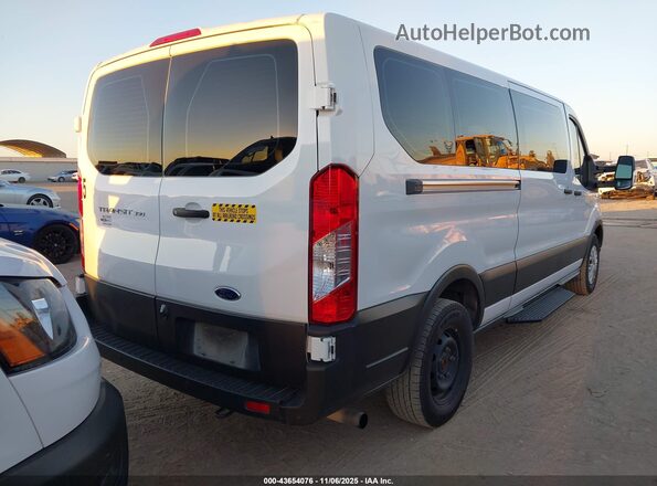 1FBAX2Y88NKA67211 2022 FORD PASSENGER White Trasero derecho