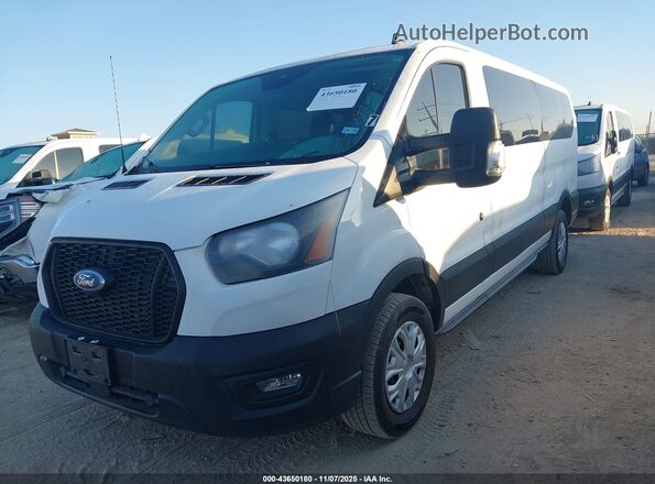 1FBAX2Y88NKA77124 2022 FORD PASSENGER White Передня ліва чверть