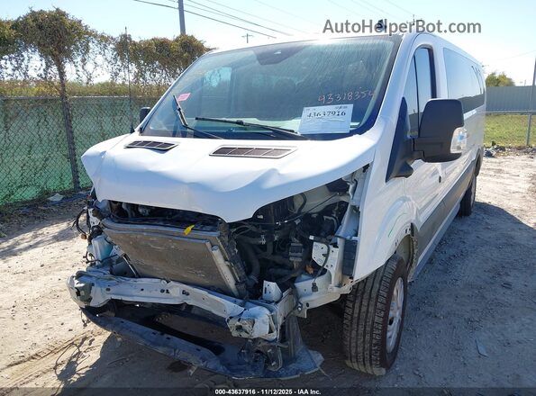 1FBAX2Y88PKA93648 2023 FORD PASSENGER White Դիմացի տեսք