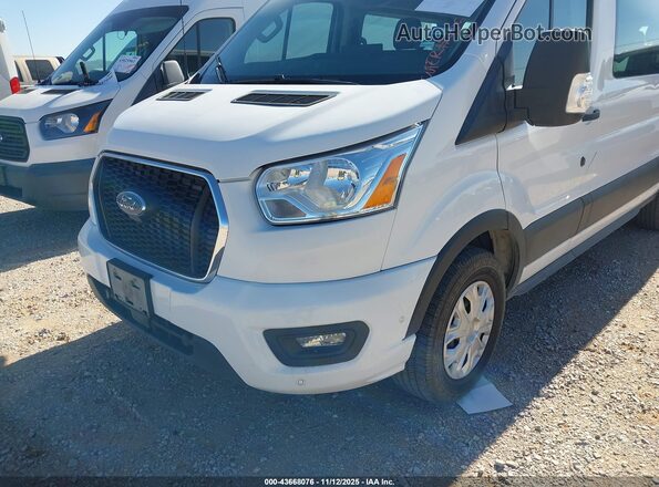 1FBAX2Y89NKA29065 2022 FORD PASSENGER Белый Вид спереди