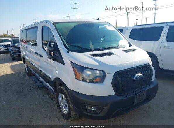 1FBAX2Y8XNKA67257 2022 FORD PASSENGER White Вид спереду
