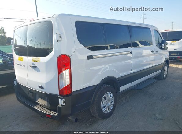 1FBAX2Y8XNKA67257 2022 FORD PASSENGER White Задня права чверть