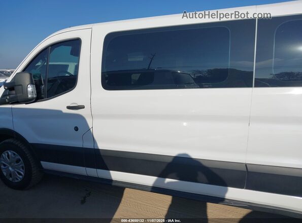 1FBAX2Y8XNKA67257 2022 FORD PASSENGER White Панорамний вид салону 360°