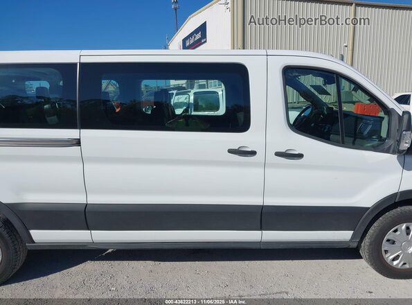 1FBAX2Y8XRKA22809 2024 FORD PASSENGER White Սալոնի հետևի տեսք