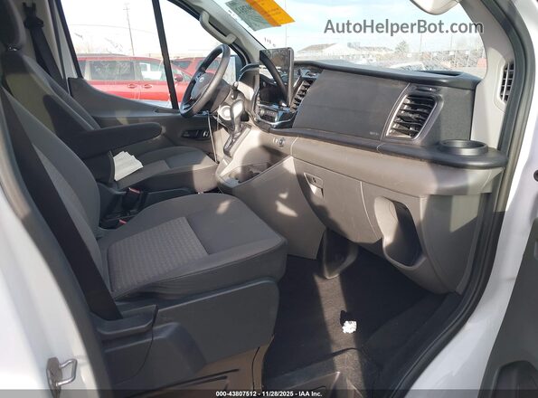 1FBAX2YG5PKA45175 2023 FORD PASSENGER Белый Вид салона спереди