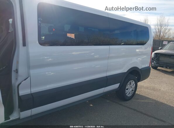 1FBAX2YG5PKA45175 2023 FORD PASSENGER Белый Вид спереди