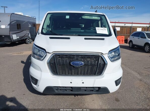 1FBAX2YG7PKA93857 2023 FORD PASSENGER White Widok zestawu wskaźników