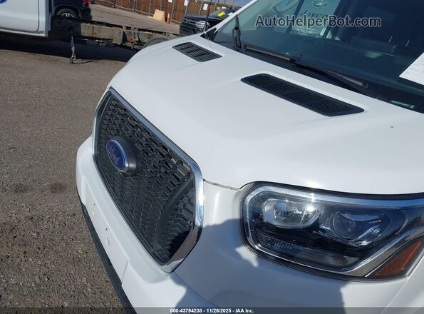 1FBAX2YG7PKA93857 2023 FORD PASSENGER White Widok z przodu