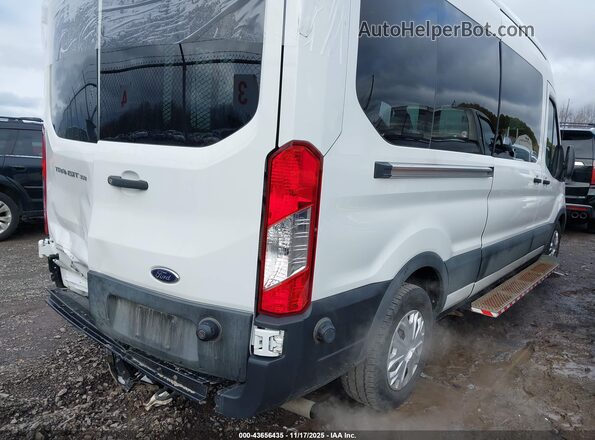 1FDAX2C86RKA04659 2024 FORD PASSENGER White Trasero derecho