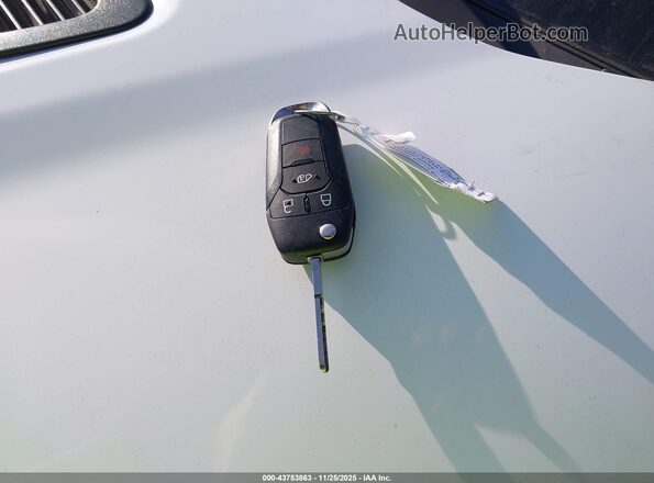 1FDAX2C88MKA75614 2021 FORD PASSENGER White Widok deski rozdzielczej