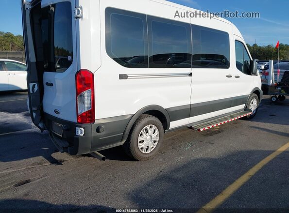 1FDAX2C88MKA75614 2021 FORD PASSENGER White Tył prawy
