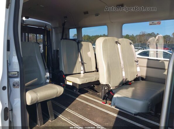 1FDAX2C88MKA75614 2021 FORD PASSENGER White Widok naklejki z numerem VIN