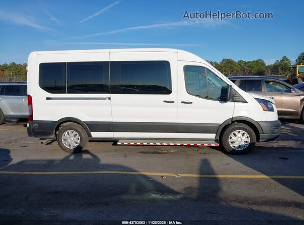 1FDAX2C88MKA75614 2021 FORD PASSENGER White Widok wnętrza z tyłu