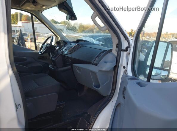 1FDZK1CM9HKA53622 2017 FORD TRANSIT-150 Белый Вид салона спереди