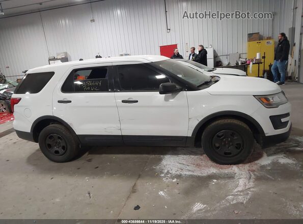 1FM5K8AR3GGA08229 2016 FORD UTILITY POLICE INTERCEPTOR Белый Вид задней части салона