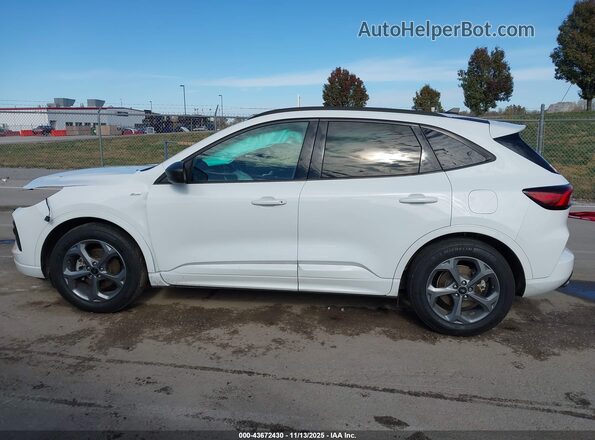 1FMCU0MN2PUA91133 2023 FORD ESCAPE White Widok wnętrza 360 stopni
