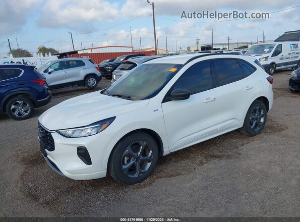 1FMCU0MN7PUB32596 2023 FORD ESCAPE Белый Передняя левая четверть