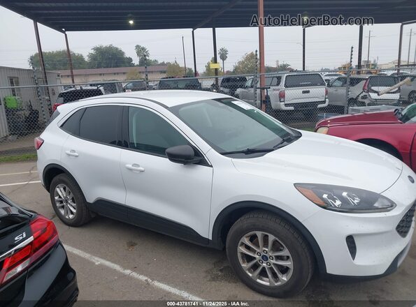 1FMCU9G6XNUB45946 2022 FORD ESCAPE Белый Вид задней части салона