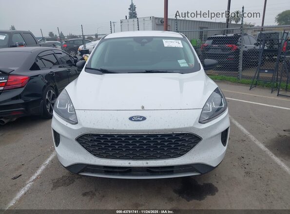 1FMCU9G6XNUB45946 2022 FORD ESCAPE Белый Вид щитка приборов