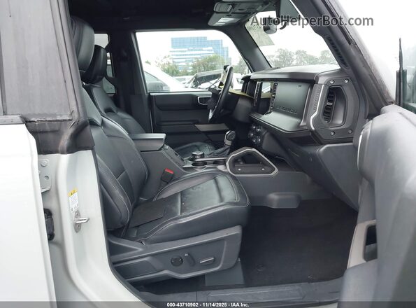1FMEE5EP8MLA40840 2021 FORD BRONCO Серый Вид салона спереди