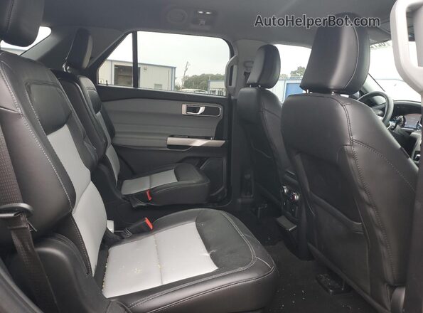 1FMSK7DH2NGC40740 2022 FORD FORD EXPLORER Gray Vista interior trasera