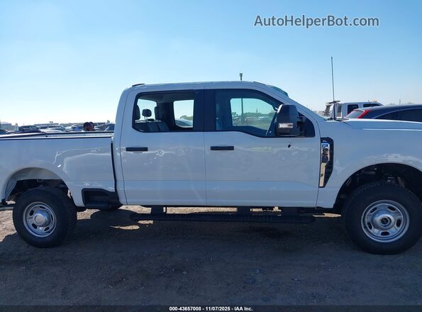1FT7W2BAXTEC72075 2026 FORD F-250 White Widok wnętrza z tyłu