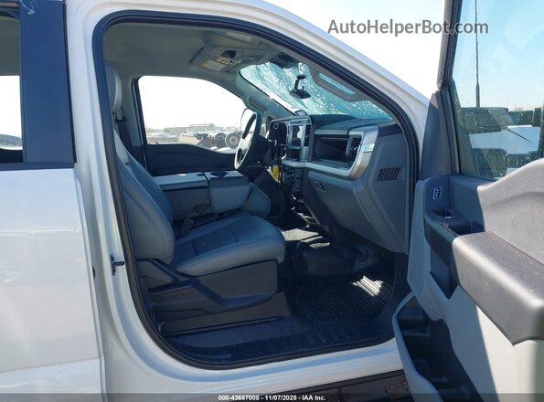 1FT7W2BAXTEC72075 2026 FORD F-250 White Widok wnętrza z przodu