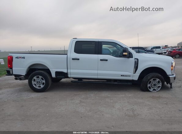 1FT7W2BT1SED32745 2025 FORD F-250 White Vista interior trasera