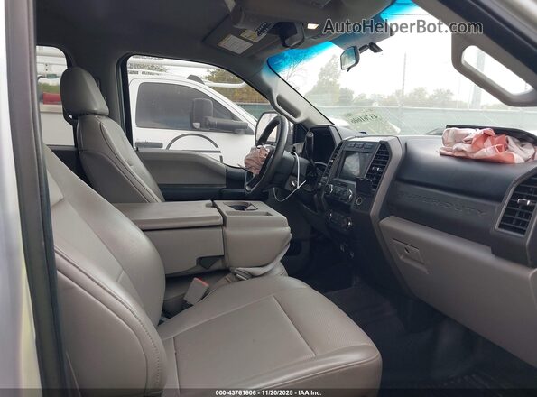 1FT7W2BT5KEG20171 2019 FORD F-250 Silver Вид салону спереду
