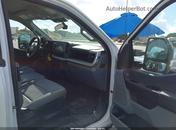 1FT7X2AA0SED41515 2025 FORD F-250 White Вид салону спереду