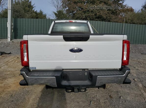 1FT7X2AA3REC46022 2024 FORD F250 White Widok z tyłu