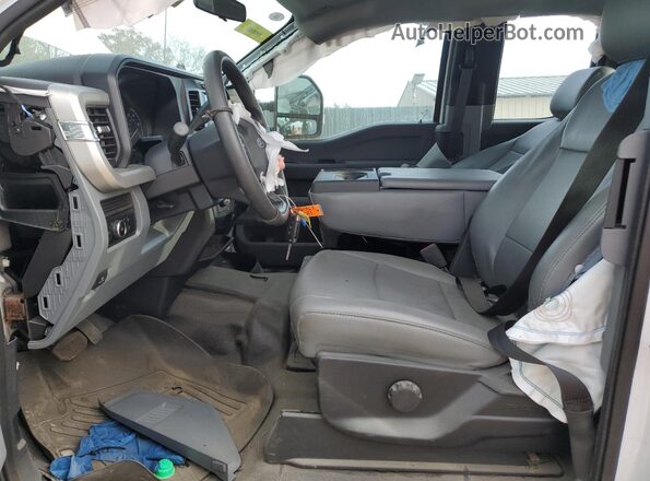 1FT7X2AA3REC46022 2024 FORD F250 White Widok wnętrza z przodu