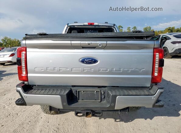 1FT8W2BM9PEE13478 2023 FORD F250 Серебряный Вид сзади
