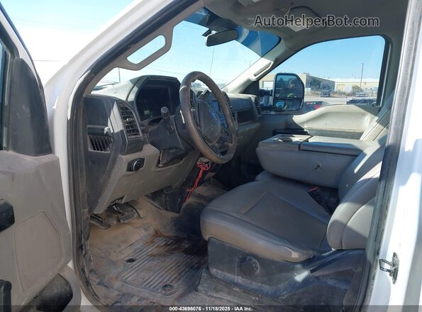 1FT8W3BN5NEC61789 2022 FORD F350 White Widok tylnych siedzeń
