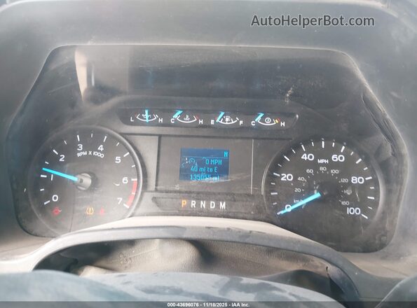 1FT8W3BN5NEC61789 2022 FORD F350 White Widok wnętrza z przodu