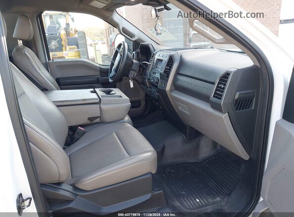 1FTBF2A6XLED07205 2020 FORD F-250 White Widok wnętrza z przodu