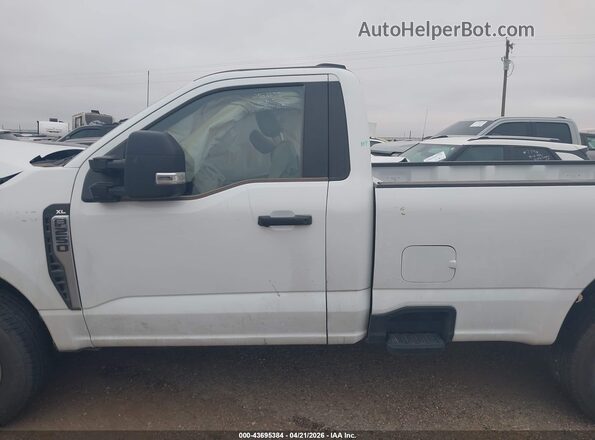 1FTBF2AA7SEC21997 2025 FORD F-250 White Widok wnętrza z tyłu